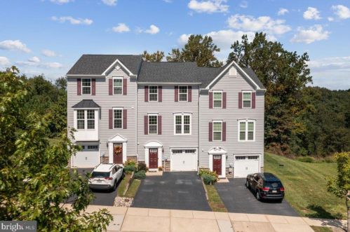 1821 Honeysuckle Ct, Downingtown PA  19335-7202 exterior