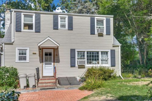 34 Twin Cedar Ln, Northport NY  11768-2232 exterior