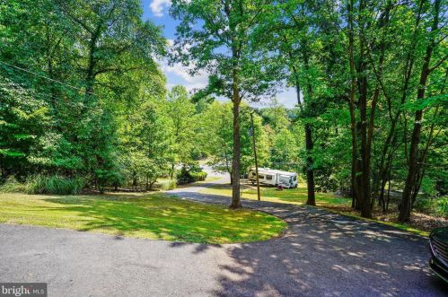 2402 Youngs Dr, Haymarket VA  20169-1532 exterior