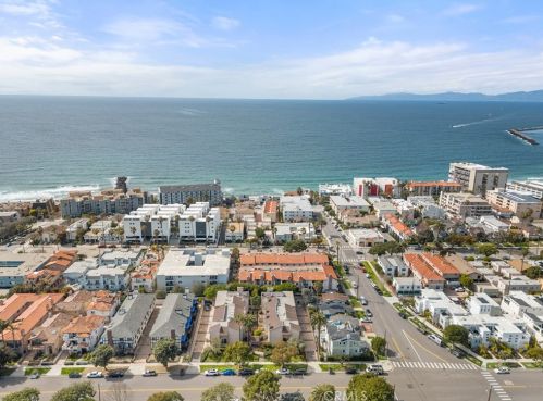 607 Broadway, Redondo Beach, CA 90277-4204