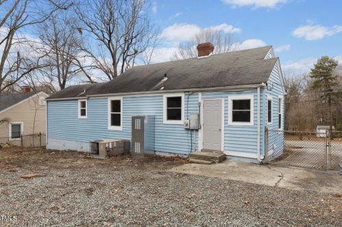 921 Graham St, Burlington NC  27217-6062 exterior