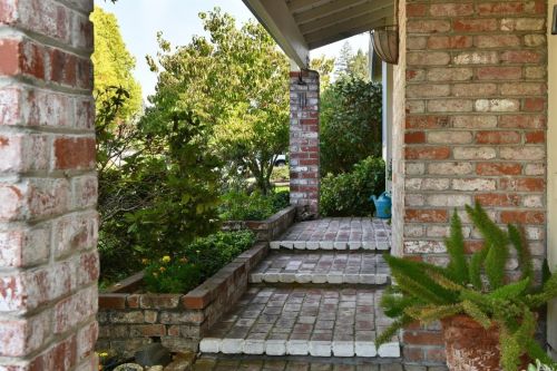 435 Meadowgreen Dr, Santa Rosa, CA 95409-5823