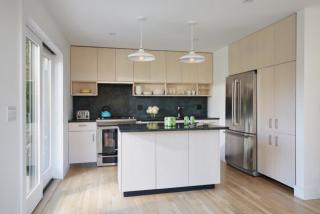 189 Fairview Ave, Hither Plains NY  11954-5250 exterior