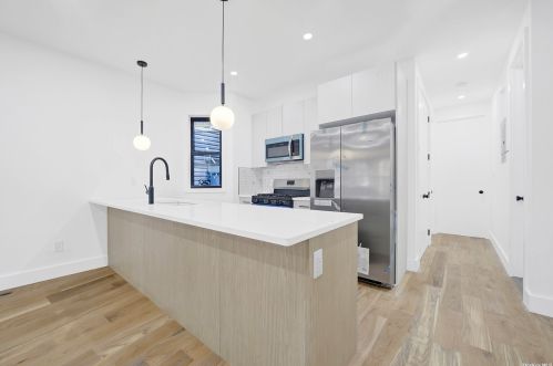 86-11 90th St, Jamaica, NY 11421-1328