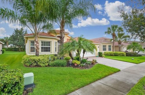 16018 Golden Lakes Dr, Wimauma, FL 33598-5206