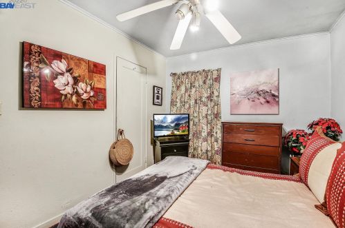 956 76, Oakland CA 94605-2808 exterior