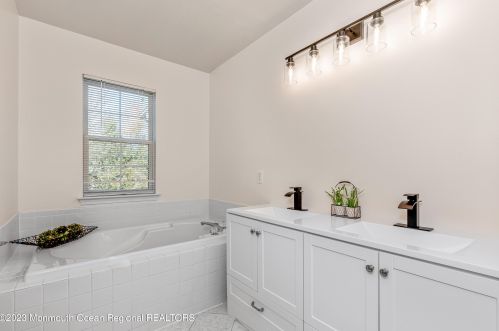 32 Picket Pl, East Freehold NJ  07728-9532 exterior