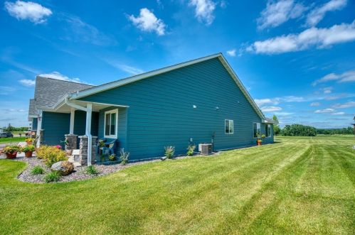 646 Kreekview Dr, East Farmington, WI 54020-5860