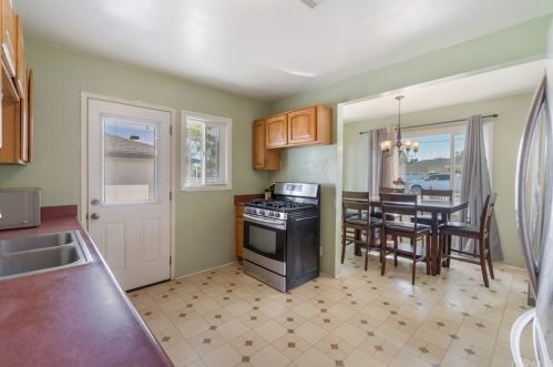 1719 Hardwick St, Long Beach CA  90807-1131 exterior
