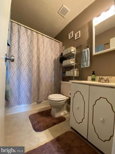 3063 Tecumseh Ct, Woodbridge VA  22192-1827 exterior