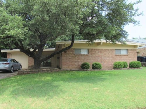 8274 Chapin Rd, Fort Worth, TX 76116-6908