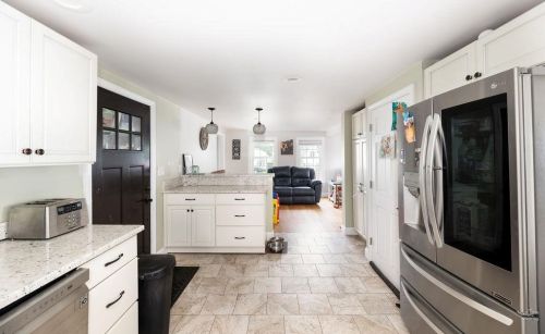 2 Howard St, Salem NH  03079-2565 exterior