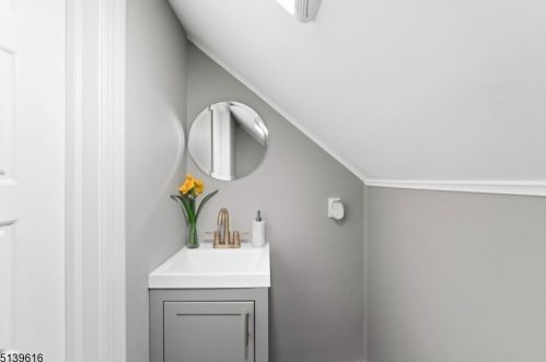 8 Mary Ln, Fanwood NJ  07023-1009 exterior