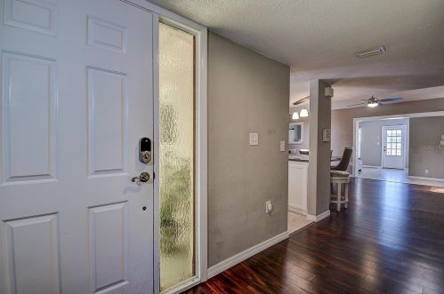 201 Earl St, Tarpon Springs, FL 34689-3833