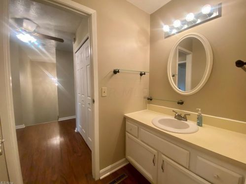 1100 Slope Bay, Zanesville OH  43701-1568 exterior