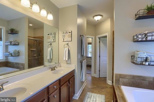 101 Shatto Dr, Carlisle PA  17013-2120 exterior