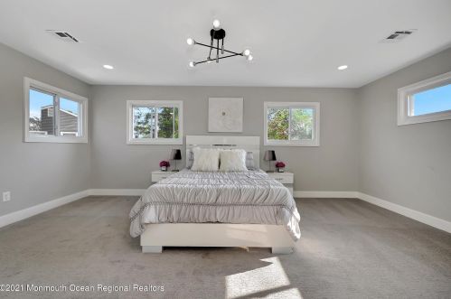 41 Hemlock St, Hazlet NJ  07730-2118 exterior