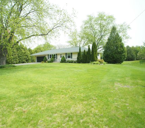 140 Congress Dr, West Bend, WI 53095-9518