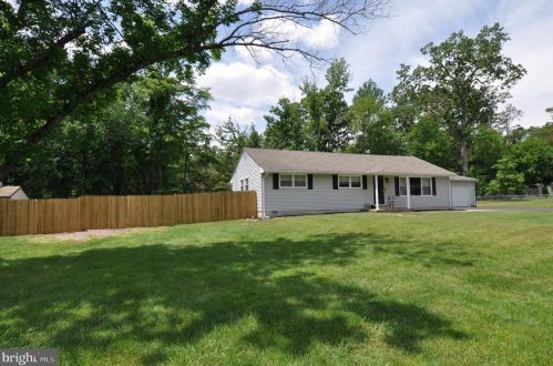 5 Oak Ave, Browns Mills NJ  08015-3215 exterior