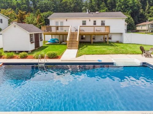 27 Gleason Dr, Thiells, NY 10984-1619
