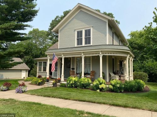 227 Pine St, Hudson WI  54016-1235 exterior