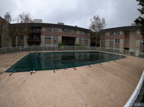 1111 River Rd, Edgewater NJ  07020-1335 exterior