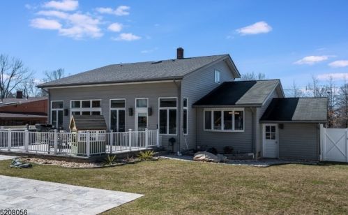10 Overlook Ave, West Paterson NJ  07424-1917 exterior