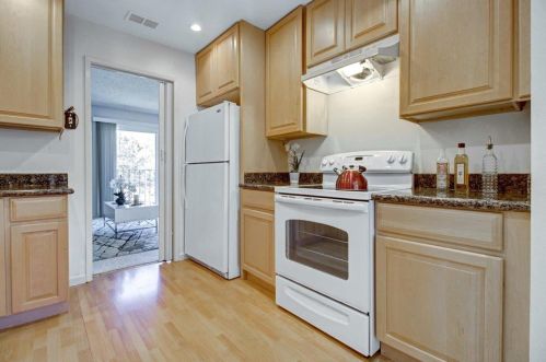 880 Stonegate Dr, South San Francisco CA  94080-1562 exterior