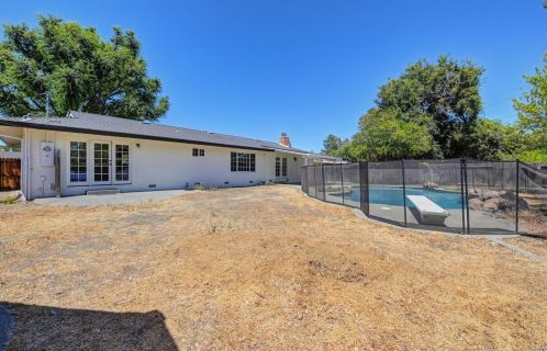 855 B St, Liberty Farms CA  95620-3311 exterior