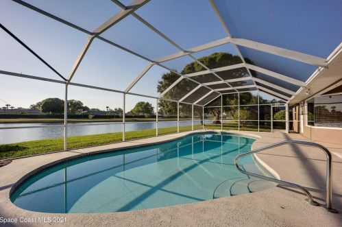 306 Lake Victoria Cir, Melbourne, FL 32940-1870