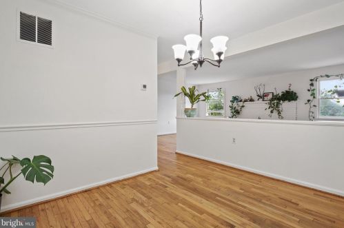 123 Davis Ave, Leesburg VA 20175-3405 exterior