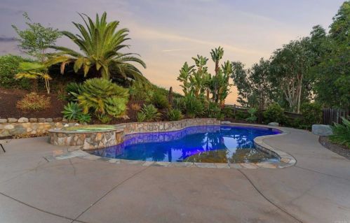 1322 Hamilton Ln, Escondido CA  92029-4316 exterior