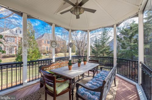 19376 Ml Dm Pl, Leesburg VA 20176-1637 exterior