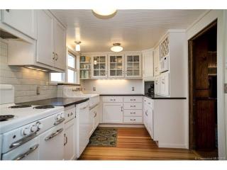72 Shore Ave, Groton CT  06340-5813 exterior