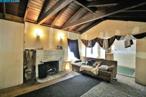 1338 Redwood St, West Pittsburg, CA 94565-2624