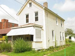 913 1st Ave, Brackenridge, PA 15014-1411