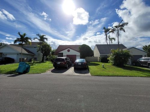 39 Tara Lakes Dr, Boynton Beach, FL 33436-6757