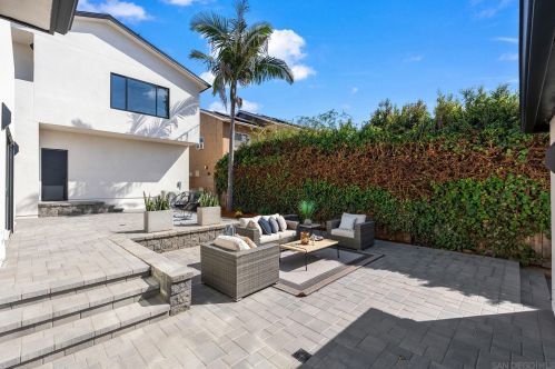 1855 Frankfort St, San Diego CA  92110-3514 exterior