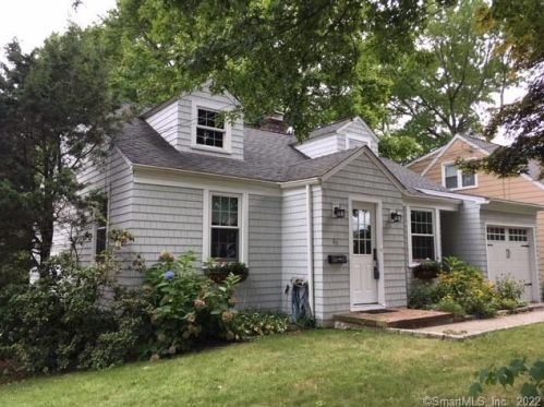 61 Courtland Hill St, Stamford CT  06906-2306 exterior