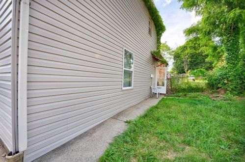 2339 Candace St, Pittsburgh PA 15216-3142 exterior