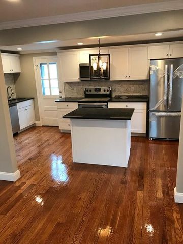 17 Jefferson Rd, Wakefield, MA 01880-3317