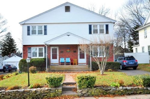 34 Holl St, Manchester, CT 06040-5323