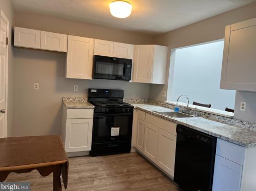 6226 Spg Knl Dr, Harrisburg PA 17111-6864 exterior