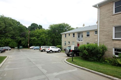 1323 Randolph Ct, Milwaukee WI  53212-1837 exterior