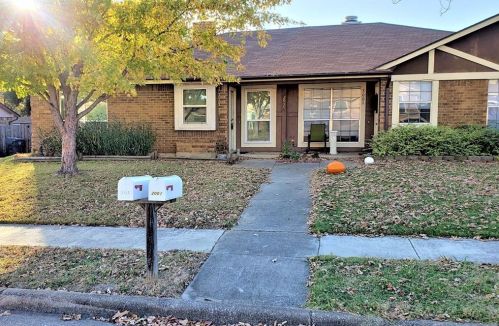 2925 Timothy Ln, Euless TX  76039-7802 exterior