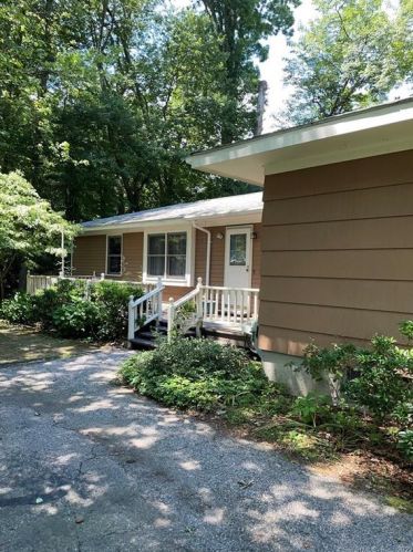 99 Plattsville Rd, Bridgeport, CT 06606-1035