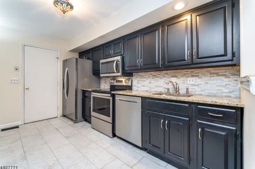3 Brookside Ln, Bedminster, NJ 07921-1719