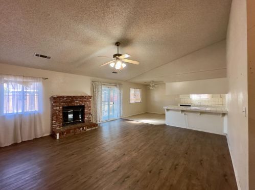 232 Adrian Ave, Fresno, CA 93727-3200