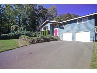 7616 Langston Rd, Seattle, WA 98178-4805