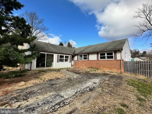 61 Devon Rd, Paoli, PA 19301-1901